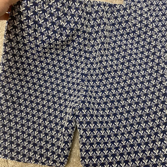 J. MCLAUGHLIN navy, black, and white flat front skinny printed pants size 2 - Picture 4 of 6